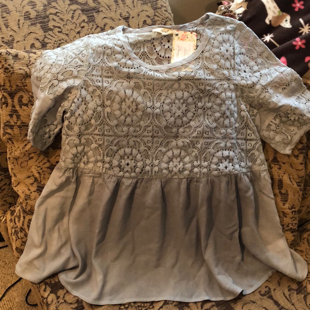 Short sleeved top